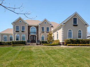 39 Whirlaway Dr, Tinton Falls, NJ 07724