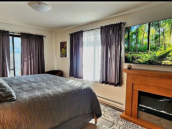 Lower Unit - King Bed