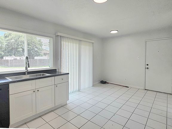 4th image of 3106 Ridgemoor Dr