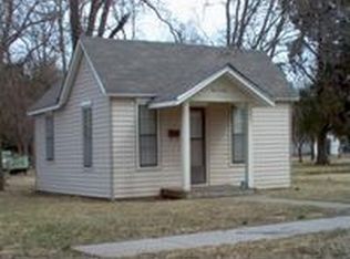 309 S 3rd St, Lindsborg, KS 67456