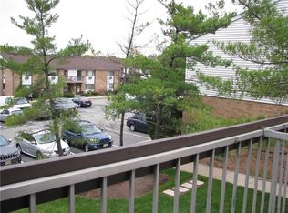 1310 Cricket Ln, Woodbridge, NJ 07095