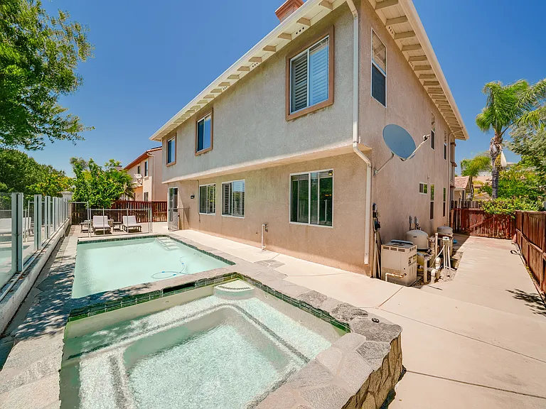 45277 Chateau Ct — Photo 35