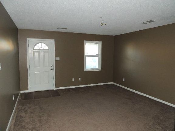 4th image of 51 Locust Dr
