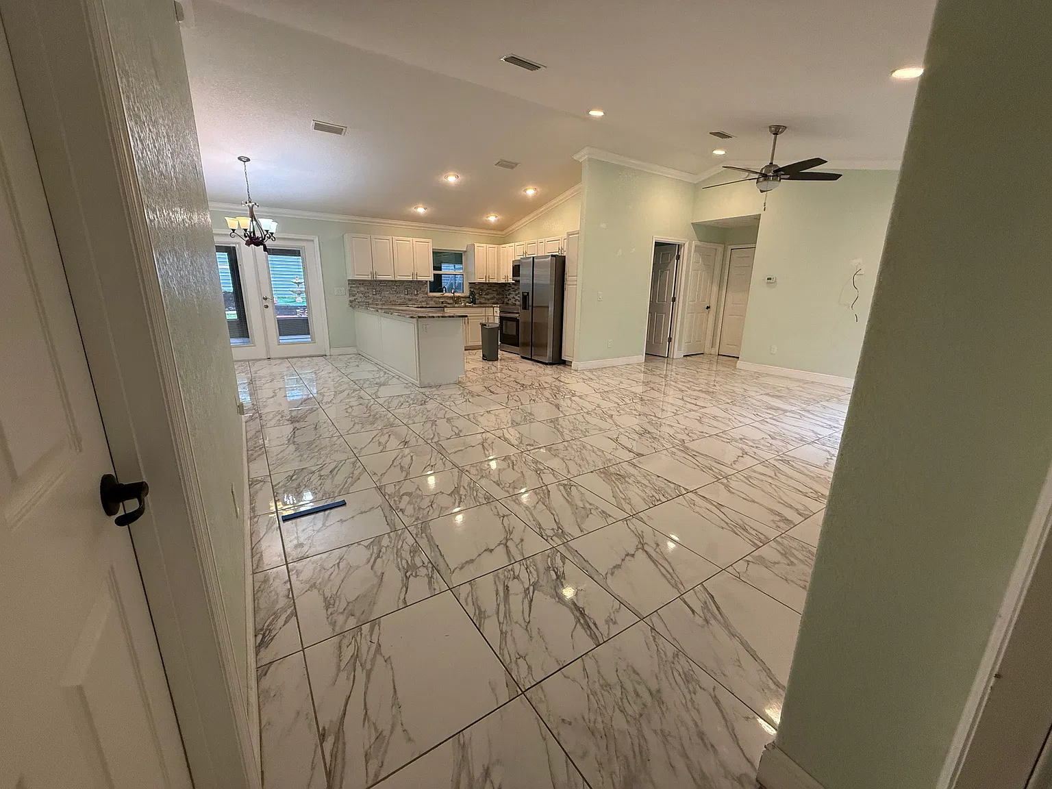 3 bed, 1428 sqft, $2,000 — Photo 2