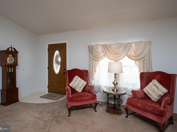 4th image of 325 Hidden Springs Dr