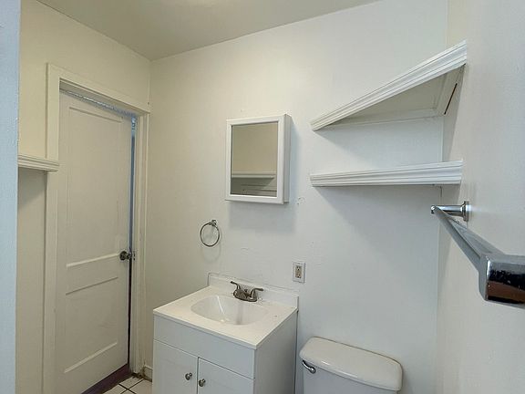 3rd image of 524 S Yonge St #4