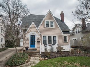 353 Bassett Rd, Bay Village, OH 44140