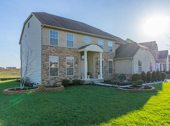 3rd image of 7635 Kelly Dr