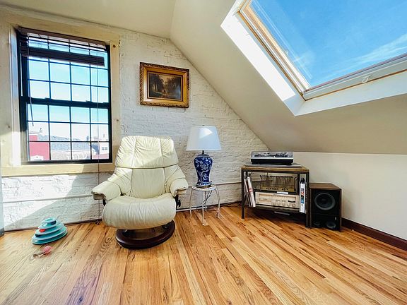4th image of 1340 N Bosworth Ave APT 3