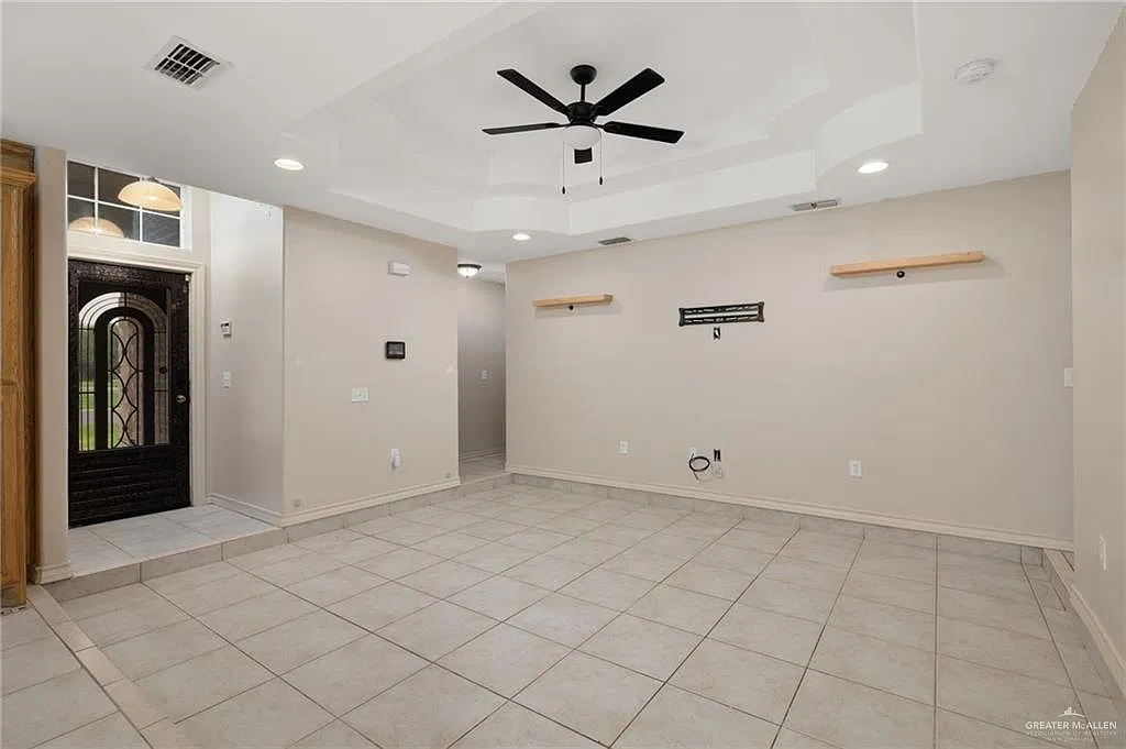 3 bed, 2.0 bath, 1482 sqft, $1,600 — Photo 3