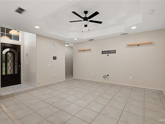 3rd image of 192 Laureles Dr