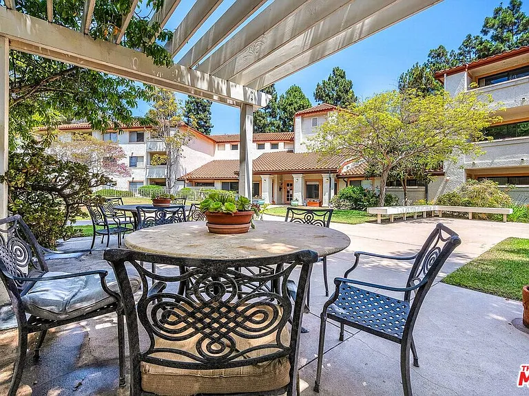501 Palisades Dr #221 — Photo 20