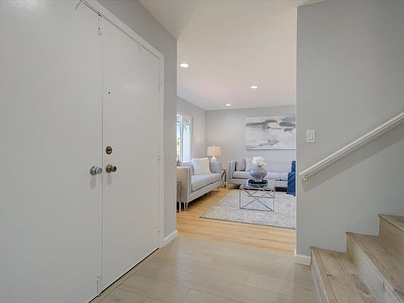 3rd image of 1726 Commodore Dr