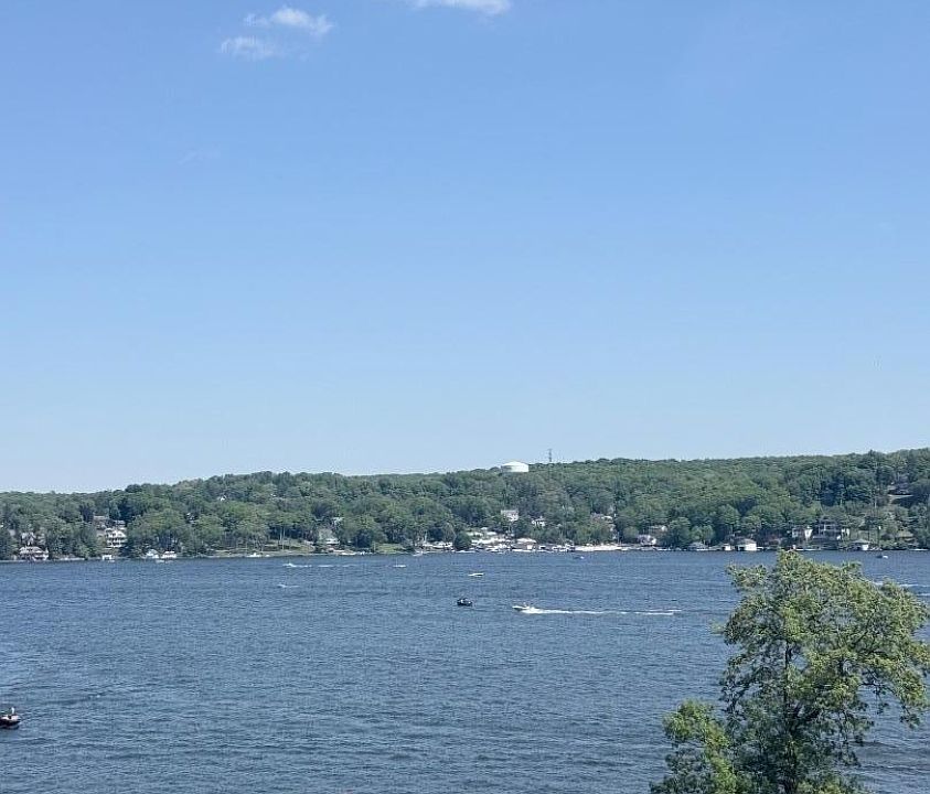 1st image of 318 Lakeside Blvd