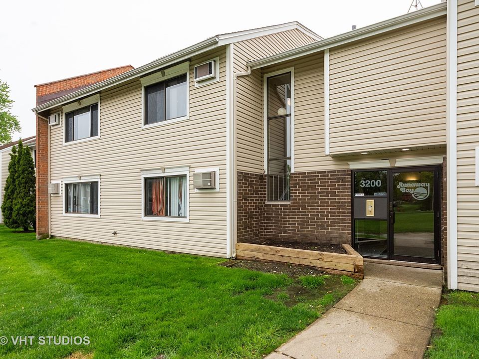 1st image of 3200 Bayside Dr Unit 4