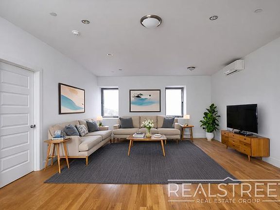 2nd image of 90-02 Queens Blvd #610