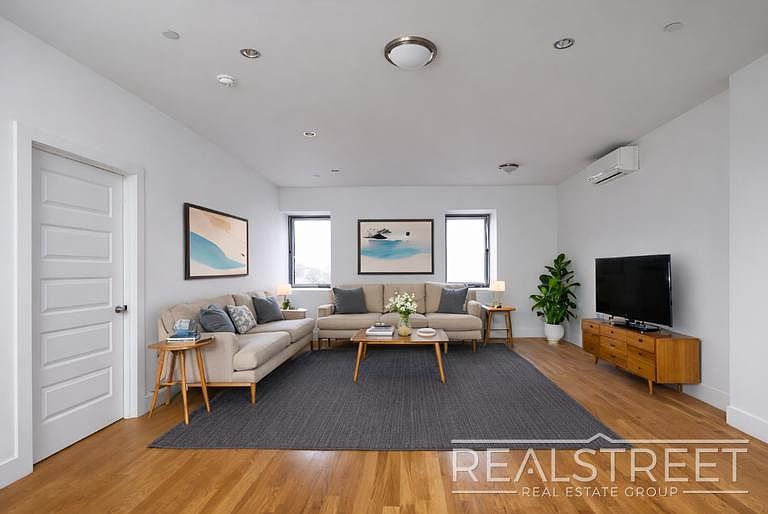 1st image of 9002 Queens Blvd APT 611
