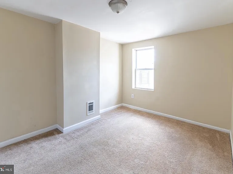 928 S 18th St — Photo 17