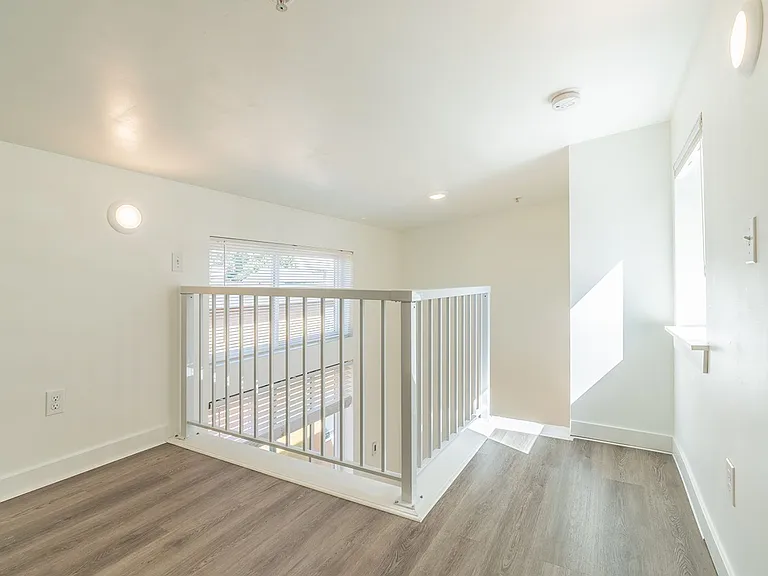 Modern Efficient Apartments in Prime Capitol Hill Location — Photo 23