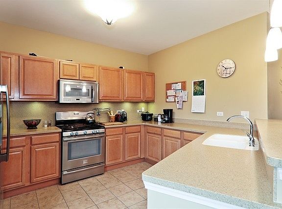 3rd image of 935 Burlington Ave Unit 301