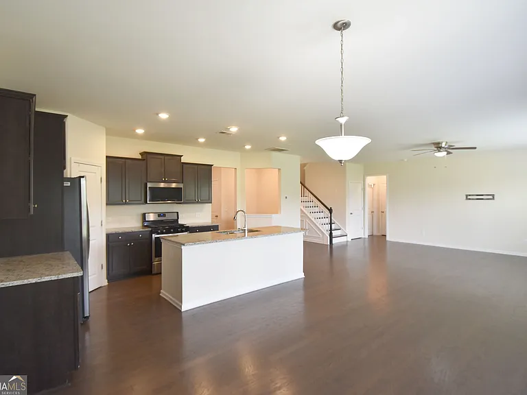 421 Southbridge Pass — Photo 18