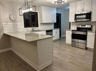 661 Sycamore Dr, Elk Grove Village, IL 60007