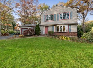 14 Mansfield Ln, East Northport, NY 11731