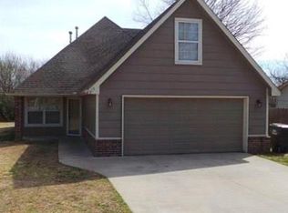819 N 9th St, Collinsville, OK 74021