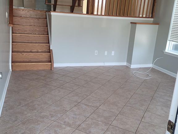2nd image of 52 Latourette Ln