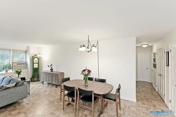 Sold by Moda Realty | media 21