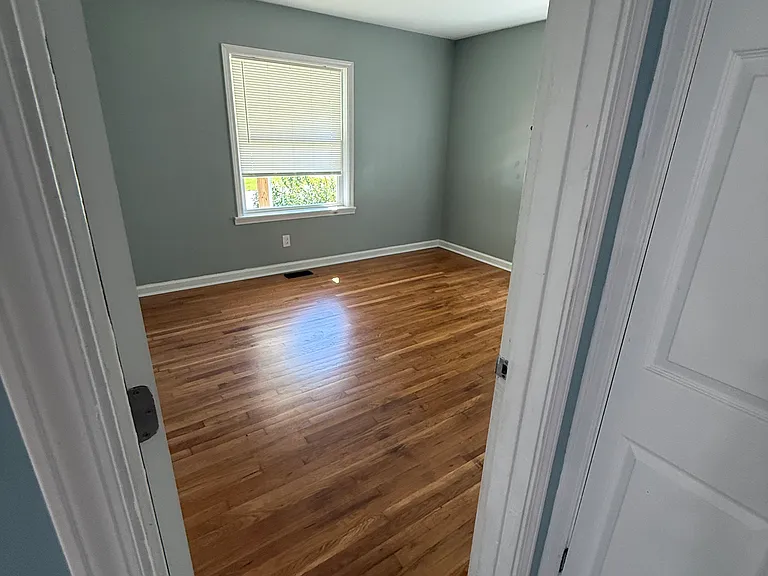 265 Elmwood Dr — Photo 5