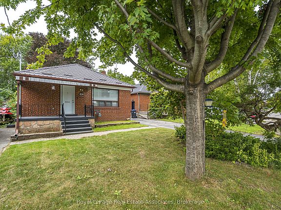2nd image of 22 Maple Ave N