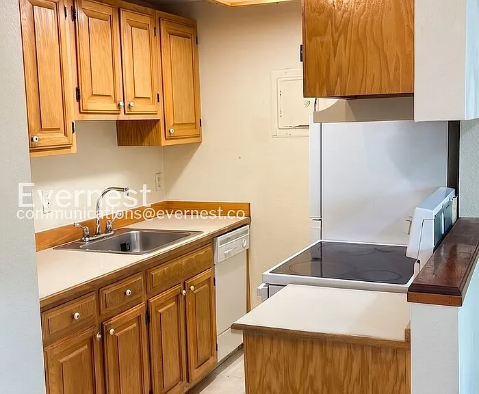 2205 Arapahoe Ave #8 — Photo 3