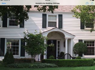 9637 N Courtland Dr, Mequon, WI 53092