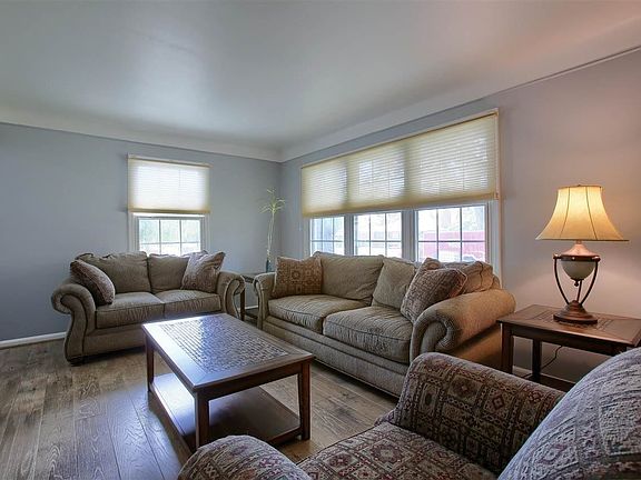 4th image of 22311 Yale St