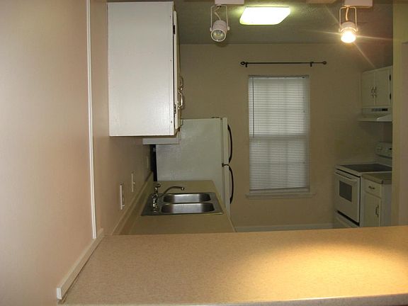 3rd image of 1008 Westfield Trce SE