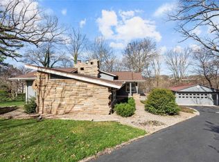 1939 N Signal Hills Dr, Saint Louis, MO 63122