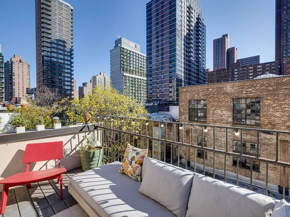 226 E 95th St APT 506, New York, NY 10128