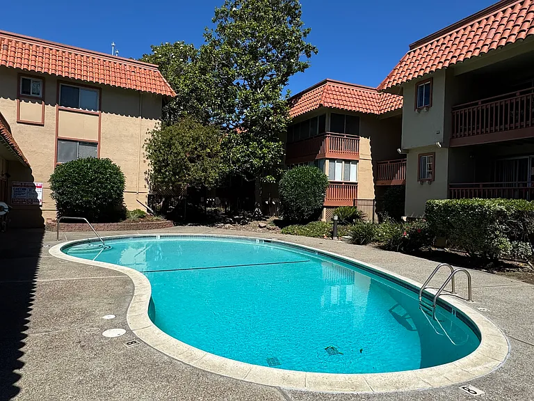 1045 Alta Mira Dr #B — Photo 14
