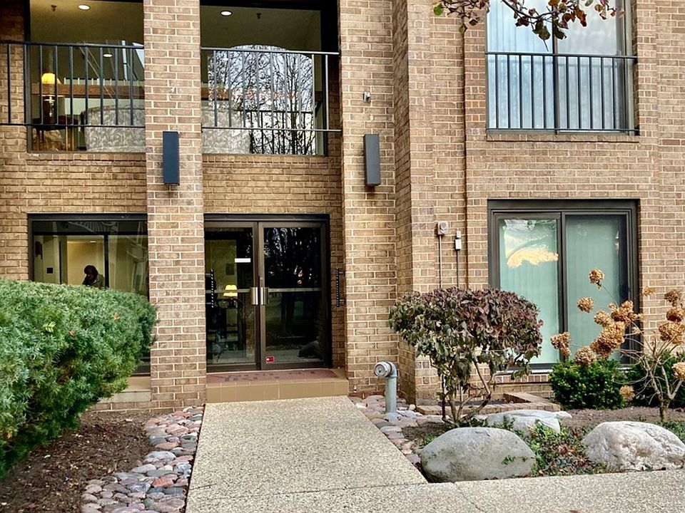 1st image of 3 The Court Of Harborside APT 106