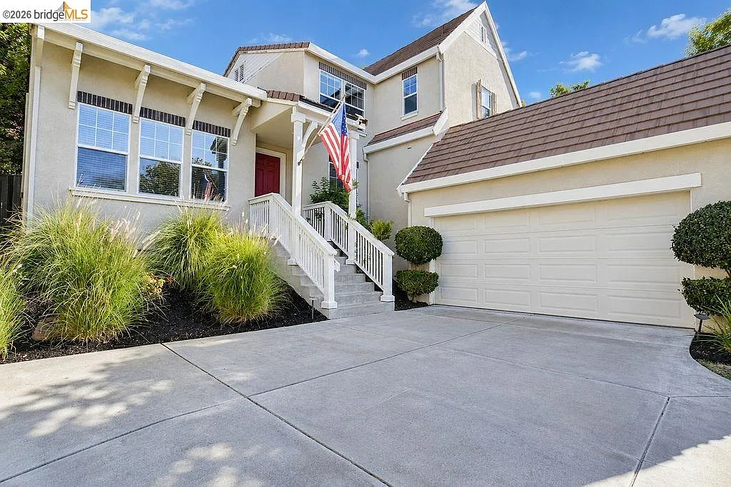 4 bed, 3.0 bath, 2221 sqft, $4,000 — Photo 3