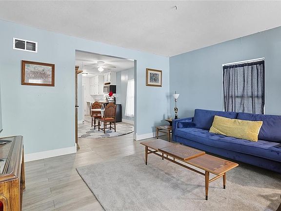 4th image of 204 N Clark St