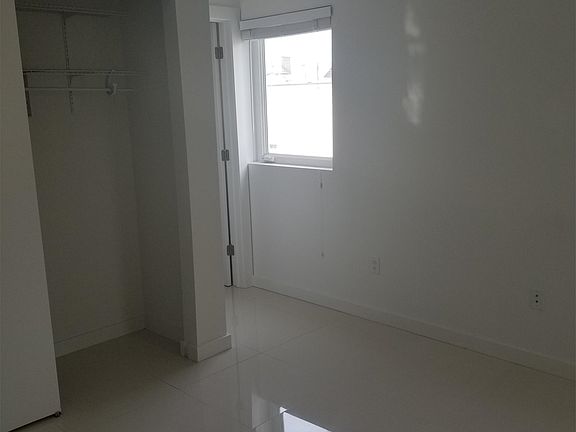5th image of 1419 West Ave #206
