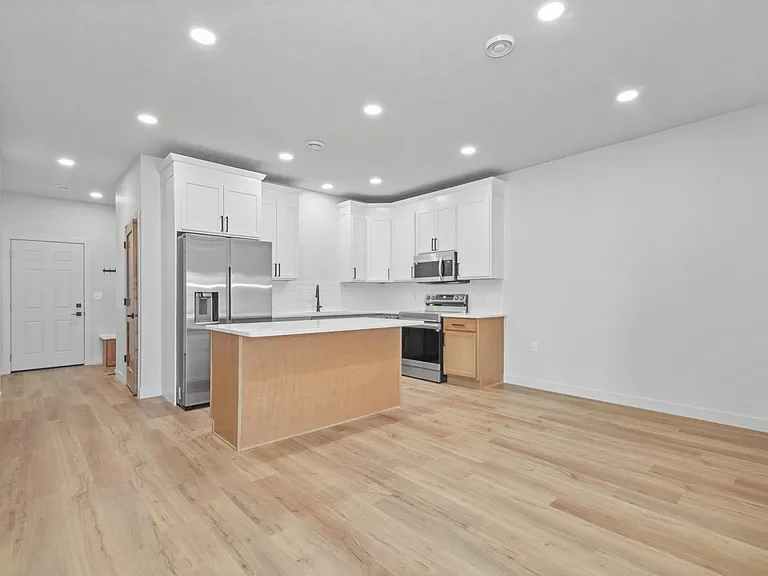 622 W Matthew Trl — Photo 8
