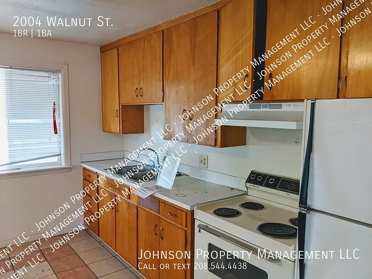 2004 Walnut St — Photo 2