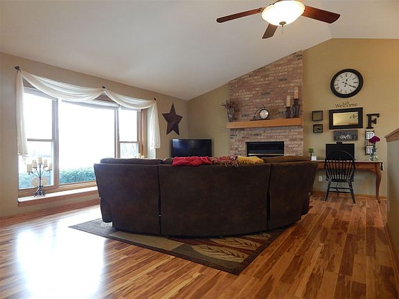 3rd image of 5409 Wellington Cir