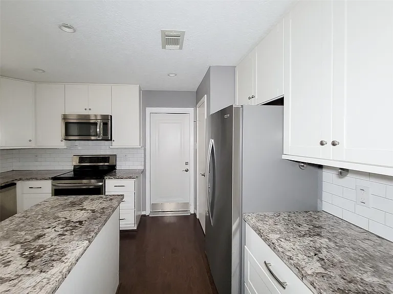 2815 Cambridge Ln — Photo 13