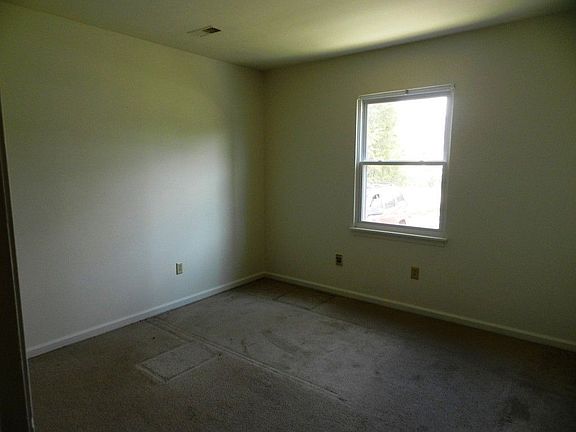 3rd image of 4814 Clopton Dr