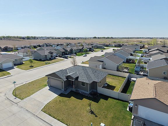 4th image of 4225 Yarrow Dr