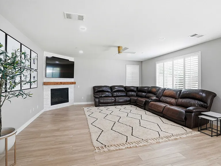 24545 Rosette Ln — Photo 7
